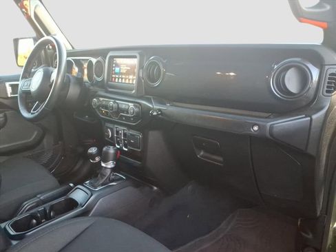 Used 2022 Jeep Gladiator Sport image 14