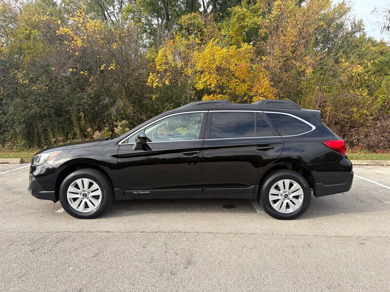Used 2018 Subaru Outback 2.5i Premium AWD/4WD image 2