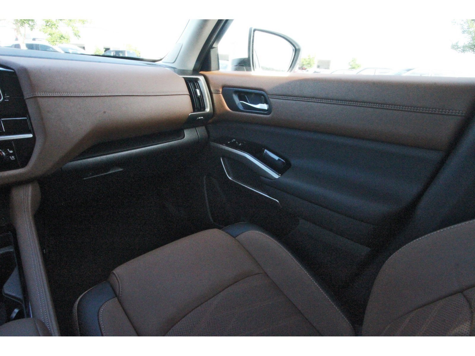 Certified 2025 Nissan Pathfinder Platinum w/ Cargo Package FWD image 14