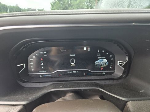 Used 2022 GMC Yukon XL Denali RWD image 16