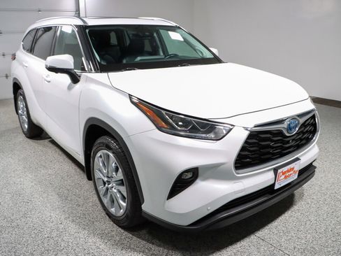 Used 2023 Toyota Highlander Limited AWD/4WD image 5