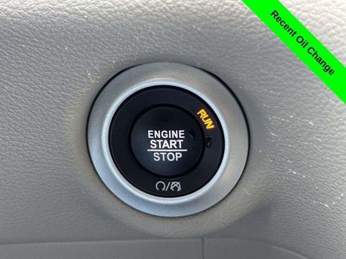 Used 2023 Chrysler Pacifica Touring-L image 15