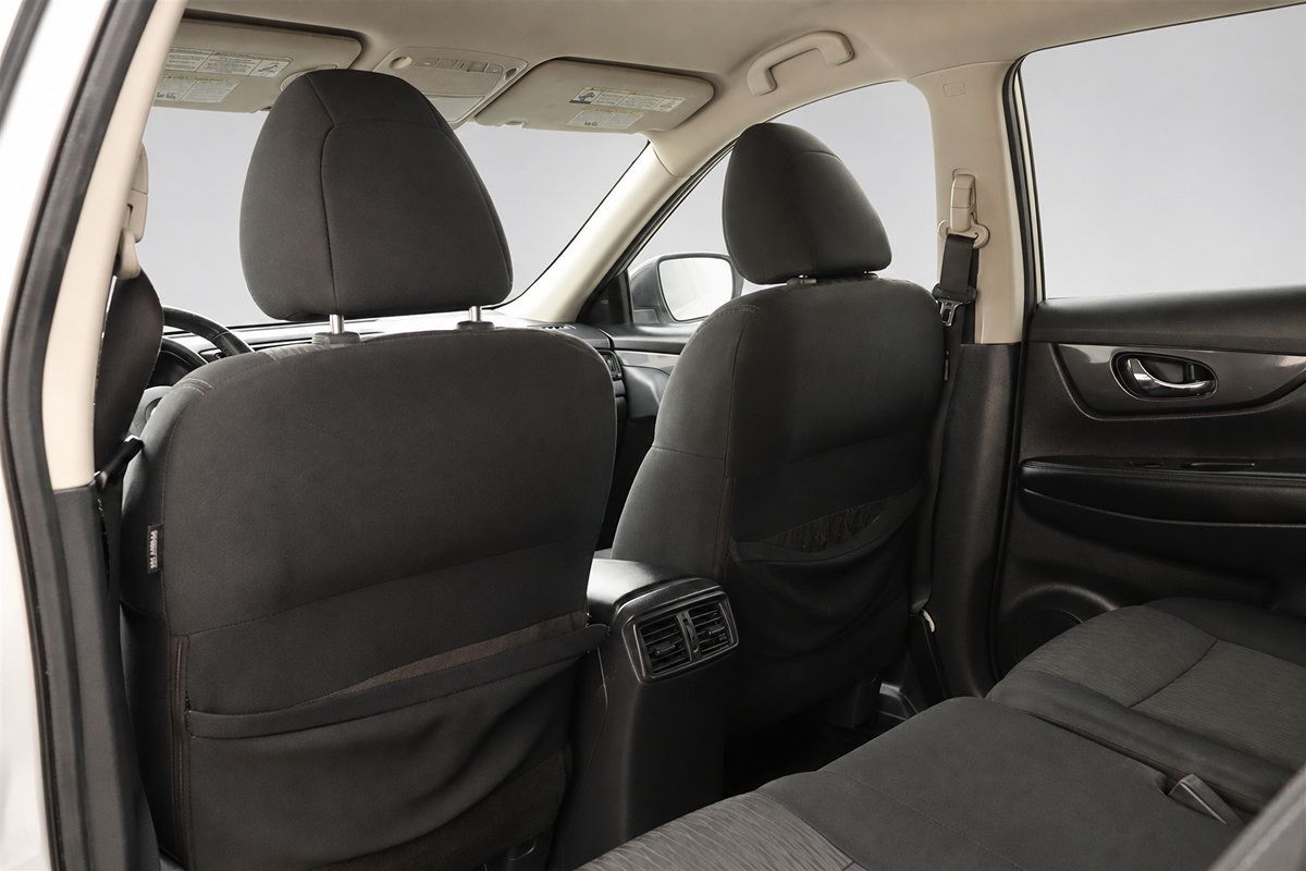 Used 2017 Nissan Rogue SV FWD image 18