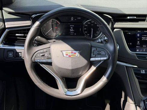 Used 2025 Cadillac XT6 Luxury AWD/4WD image 17