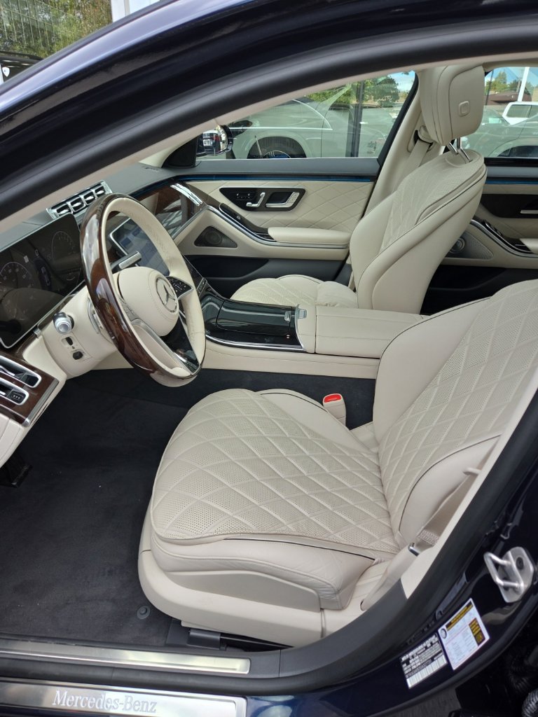 Used 2025 Mercedes-Benz S 580e 4MATIC Sedan image 2