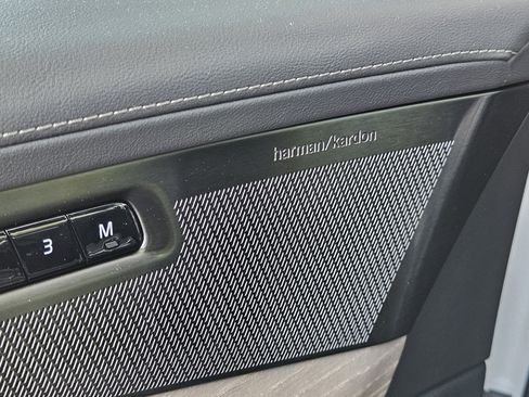 New 2026 Volvo XC90 B6 Plus w/ Protection Package Premier image 22