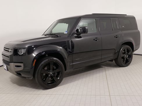 Used 2024 Land Rover Defender 130 X-Dynamic SE AWD/4WD image 3