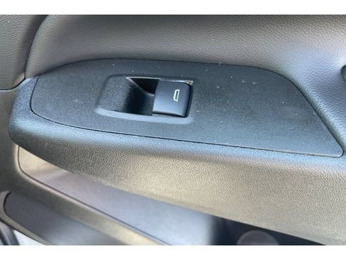 Used 2021 Chevrolet Equinox LT FWD image 22