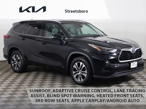 Used 2022 Toyota Highlander XLE AWD/4WD image 1