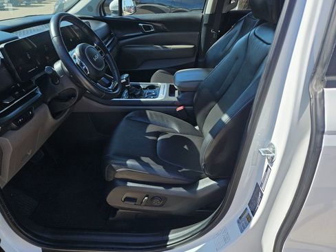 Used 2025 Kia Carnival image 11