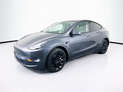 Used 2023 Tesla Model Y Long Range image 3