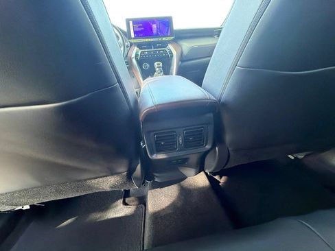 Used 2024 Toyota Venza XLE AWD/4WD image 41