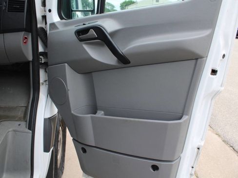 Used 2015 Mercedes-Benz Sprinter 2500 image 9