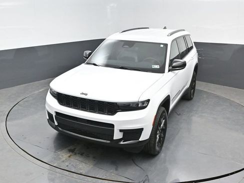 Used 2024 Jeep Grand Cherokee L Laredo AWD/4WD image 19