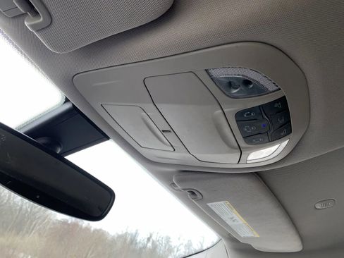 Used 2020 Chrysler Voyager Lxi w/ Cold Weather Group image 17