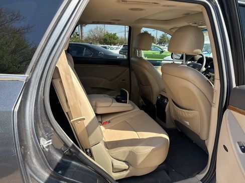 Used 2012 Hyundai Veracruz Limited w/ Navigation Pkg FWD image 19