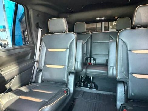Used 2024 GMC Yukon AT4 w/ Technology Package AWD/4WD image 18