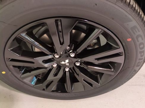 New 2025 Mitsubishi Eclipse Cross LE image 2