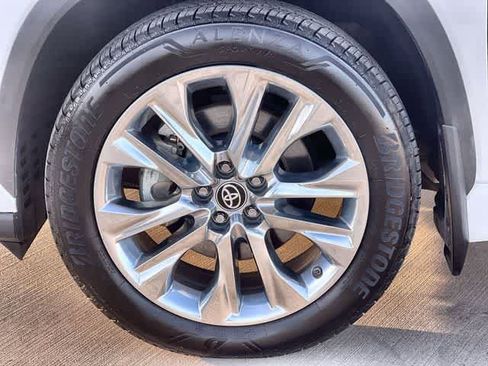 Used 2023 Toyota Highlander Limited image 9