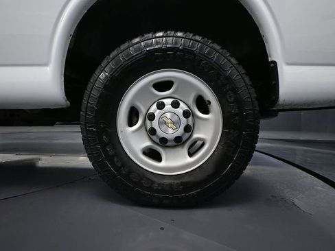 Used 2022 Chevrolet Express 2500 w/ Driver Convenience Package image 12