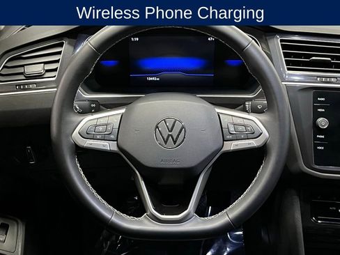Used 2024 Volkswagen Tiguan SE w/ Panoramic Sunroof Package image 9