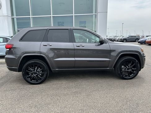 Used 2021 Jeep Grand Cherokee Laredo X image 8