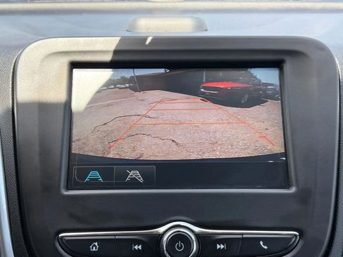 Used 2018 Chevrolet Equinox LT image 18