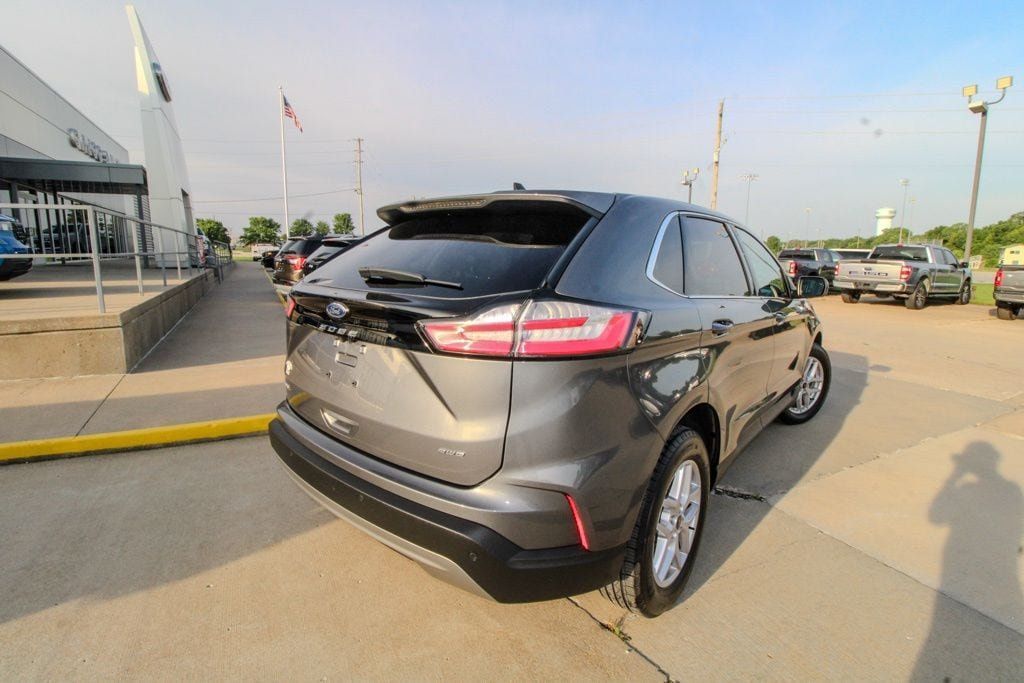 Used 2024 Ford Edge SEL w/ Convenience Package AWD/4WD image 3