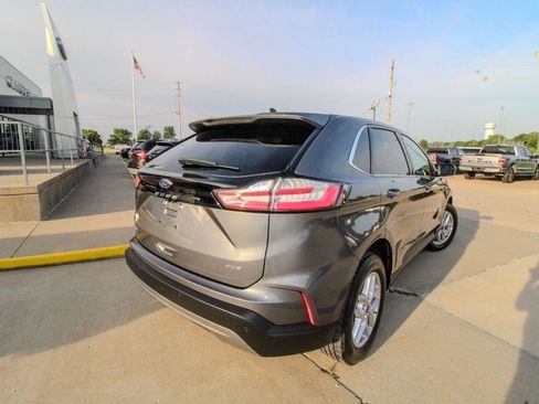 Used 2024 Ford Edge SEL w/ Convenience Package AWD/4WD image 3