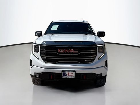 Used 2022 GMC Sierra 1500 AT4 w/ AT4 Preferred Package AWD/4WD image 2