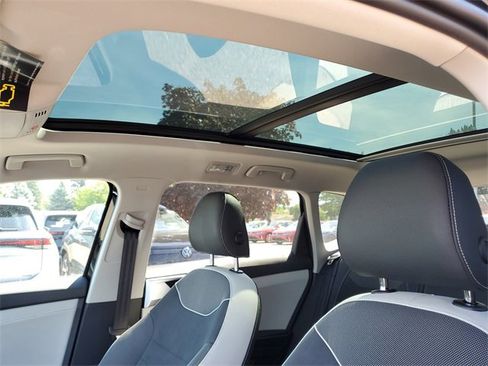 New 2025 Volkswagen Taos SE image 18