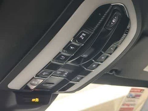 Used 2021 Porsche Macan AWD/4WD image 22