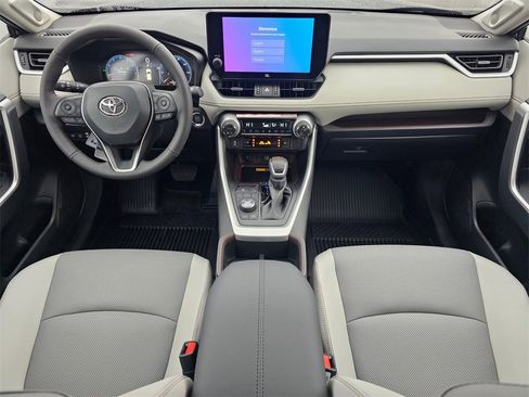 Used 2025 Toyota RAV4 Limited image 15