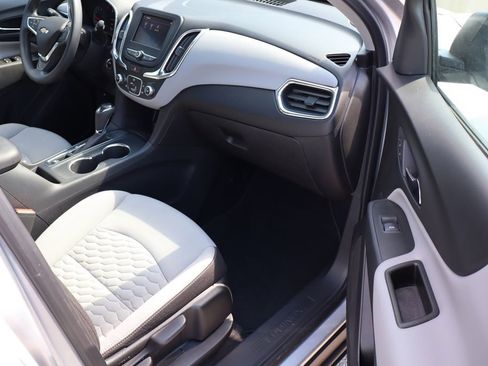 Used 2020 Chevrolet Equinox LS w/ LS Convenience Package FWD image 41