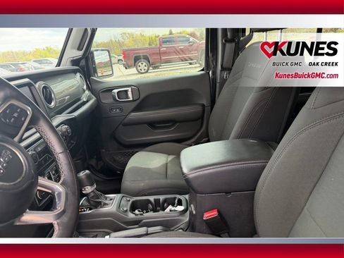 Used 2021 Jeep Wrangler Unlimited Sahara w/ Uconnect 4C Nav & Sound Group AWD/4WD image 13