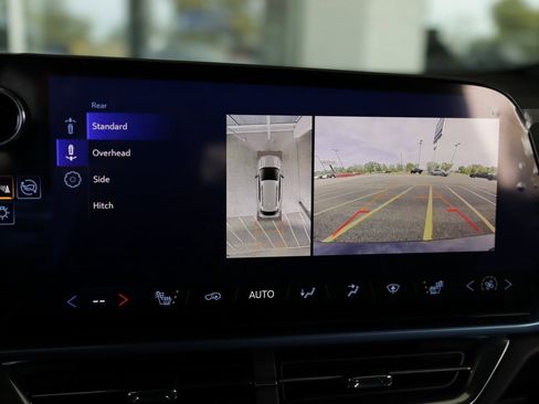 Used 2024 Chevrolet Equinox EV LT image 19