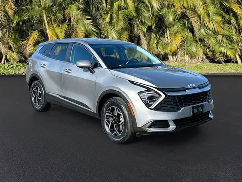 Used 2024 Kia Sportage LX image 2