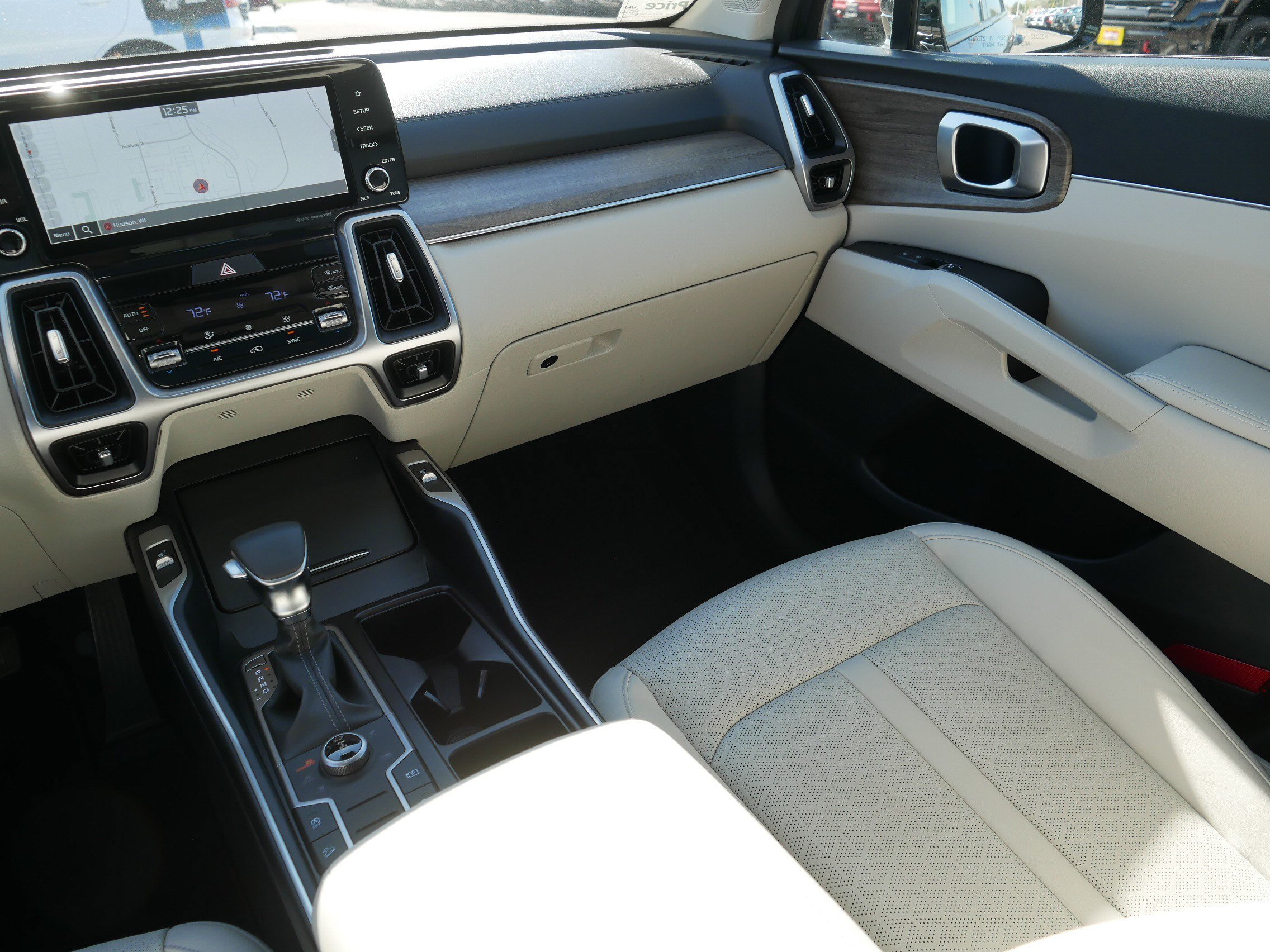 Used 2022 Kia Sorento S w/ Panoramic Sunroof Package AWD/4WD image 11