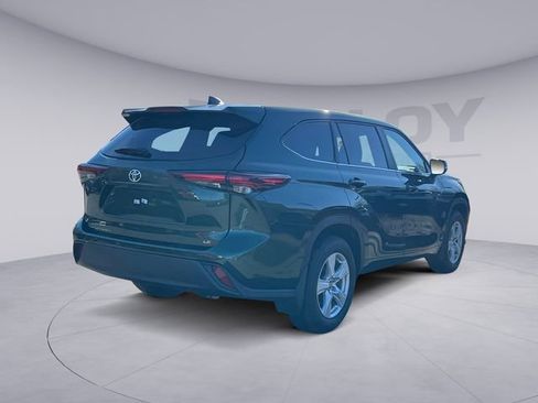 Used 2024 Toyota Highlander LE image 5