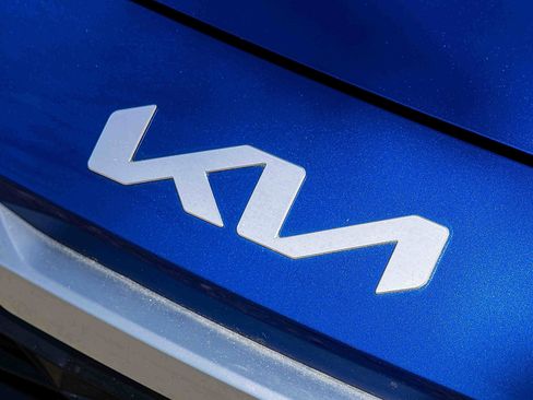 Used 2023 Kia Seltos S image 32