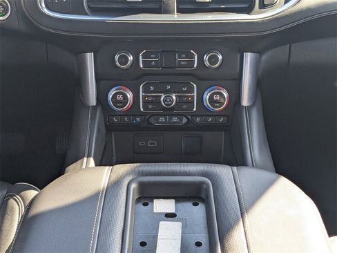 Used 2023 GMC Yukon SLT image 18