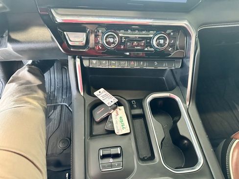 Used 2025 GMC Sierra 2500 Denali Ultimate image 15