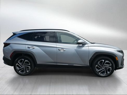 Used 2025 Hyundai Tucson Limited AWD/4WD image 2