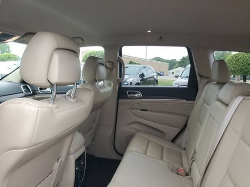 Used 2018 Jeep Grand Cherokee Limited AWD/4WD image 10