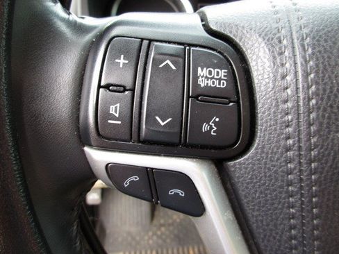 Used 2019 Toyota Highlander XLE AWD/4WD image 24