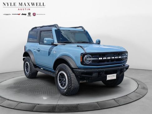 Used 2022 Ford Bronco Outer Banks w/ Sasquatch Package AWD/4WD image 2