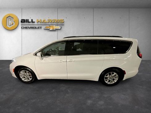 Used 2022 Chrysler Pacifica Touring-L image 13
