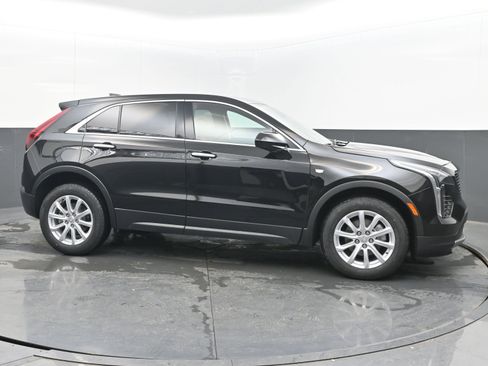 Used 2023 Cadillac XT4 Luxury w/ Cold Weather Package image 4