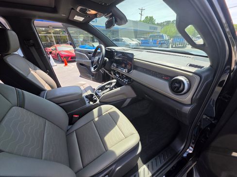 Used 2024 Chevrolet Colorado ZR2 w/ ZR2 Convenience Package III AWD/4WD image 10