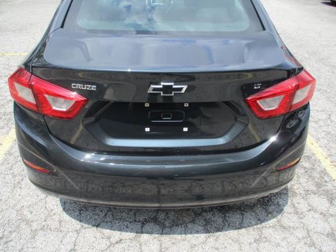 Used 2018 Chevrolet Cruze LT w/ Convenience Package FWD image 18
